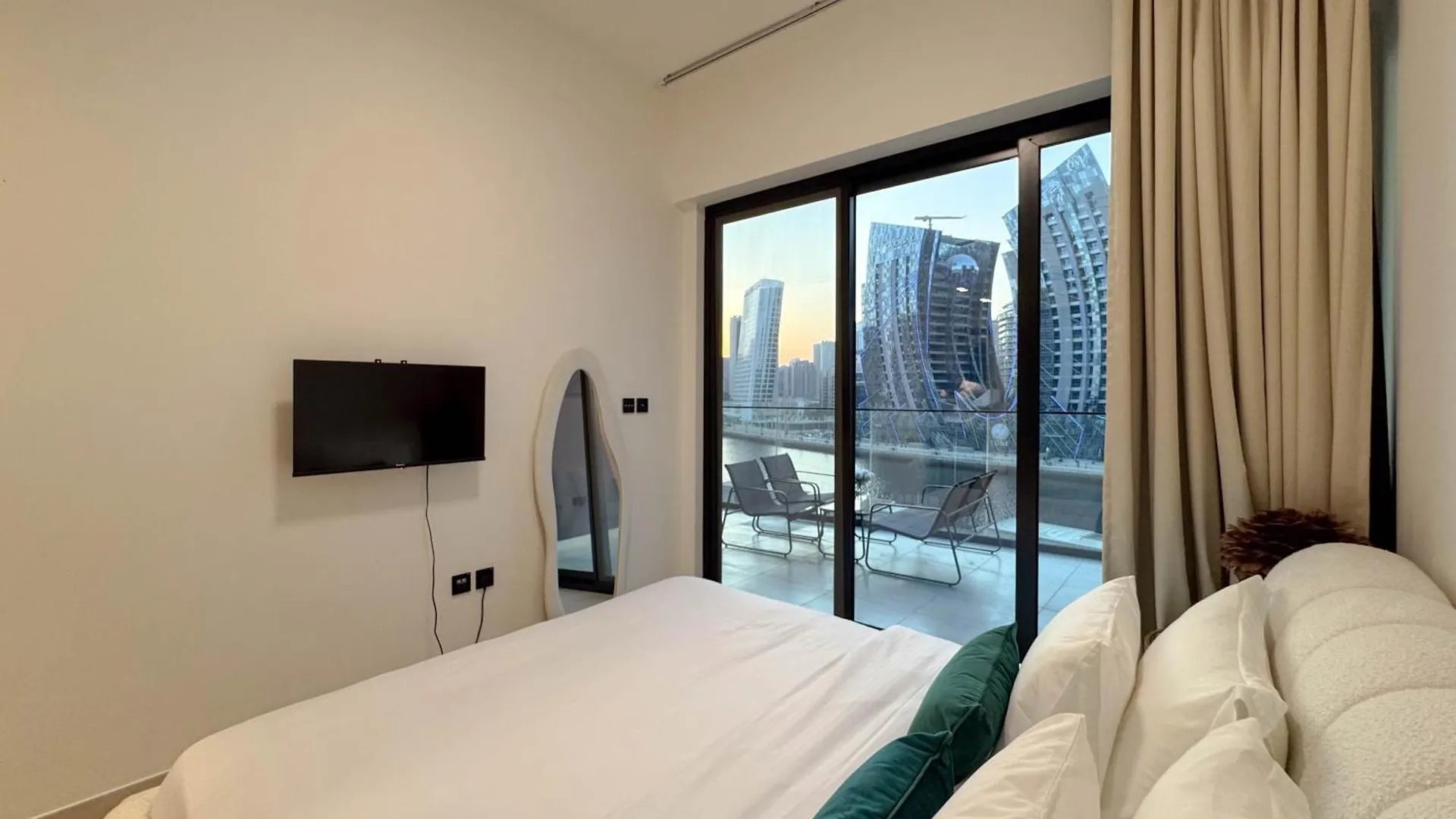 Sunset View Overlooking Burj Khalifa And Canal View Dubai Apartment