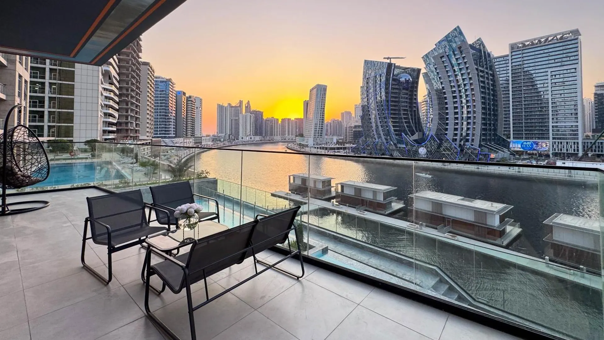 Sunset View Overlooking Burj Khalifa And Canal View Dubai 0*,  Emirados Árabes Unidos